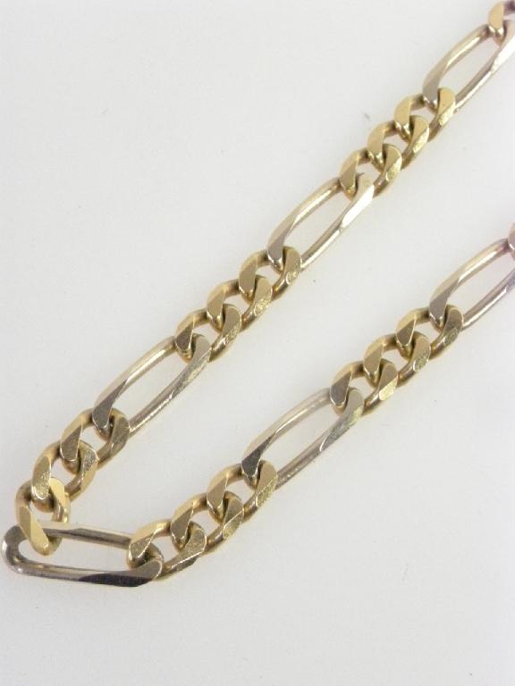 AN ITALIAN GOLD FLAT CURB NECKLACE MARKED 750, 82G