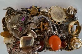 A quantity of costume jewellery, mainly earclips