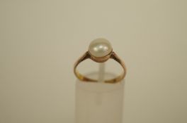 A single stone freshwater non-nucleated cultured pearl ring