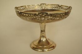A silver comport, by Mappin and Webb, Sheffield 1922, with a pierced gallery, on a pedestal