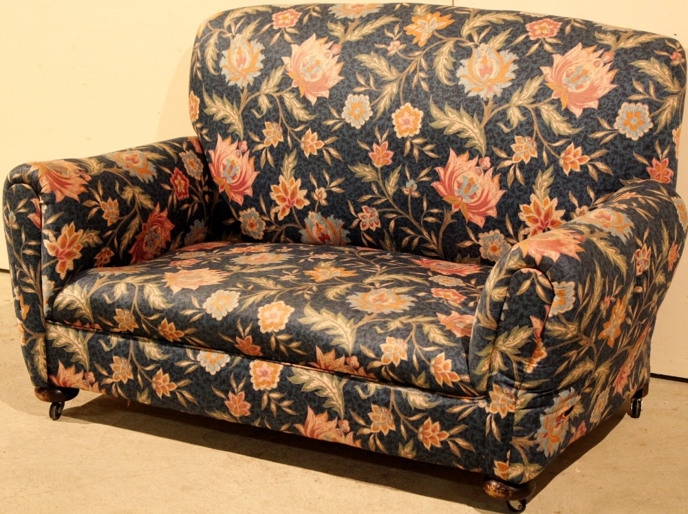 Early 20th Century Arts & Craft style 2-seater sofa with drop end upholstered in a blue floral
