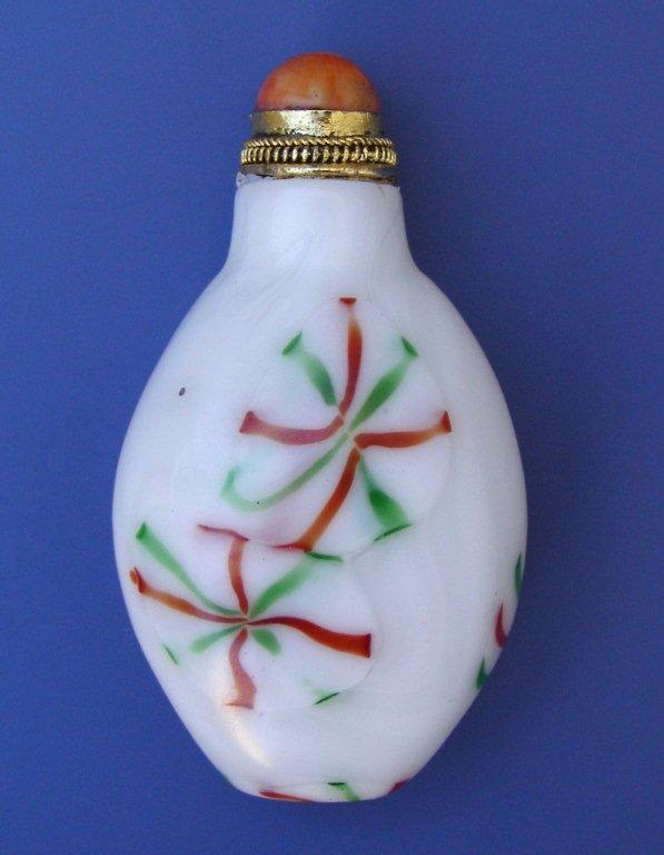 A 19thC Chinese millefiori glass snuff bottle, decorated with five stylised green & red flowerheads