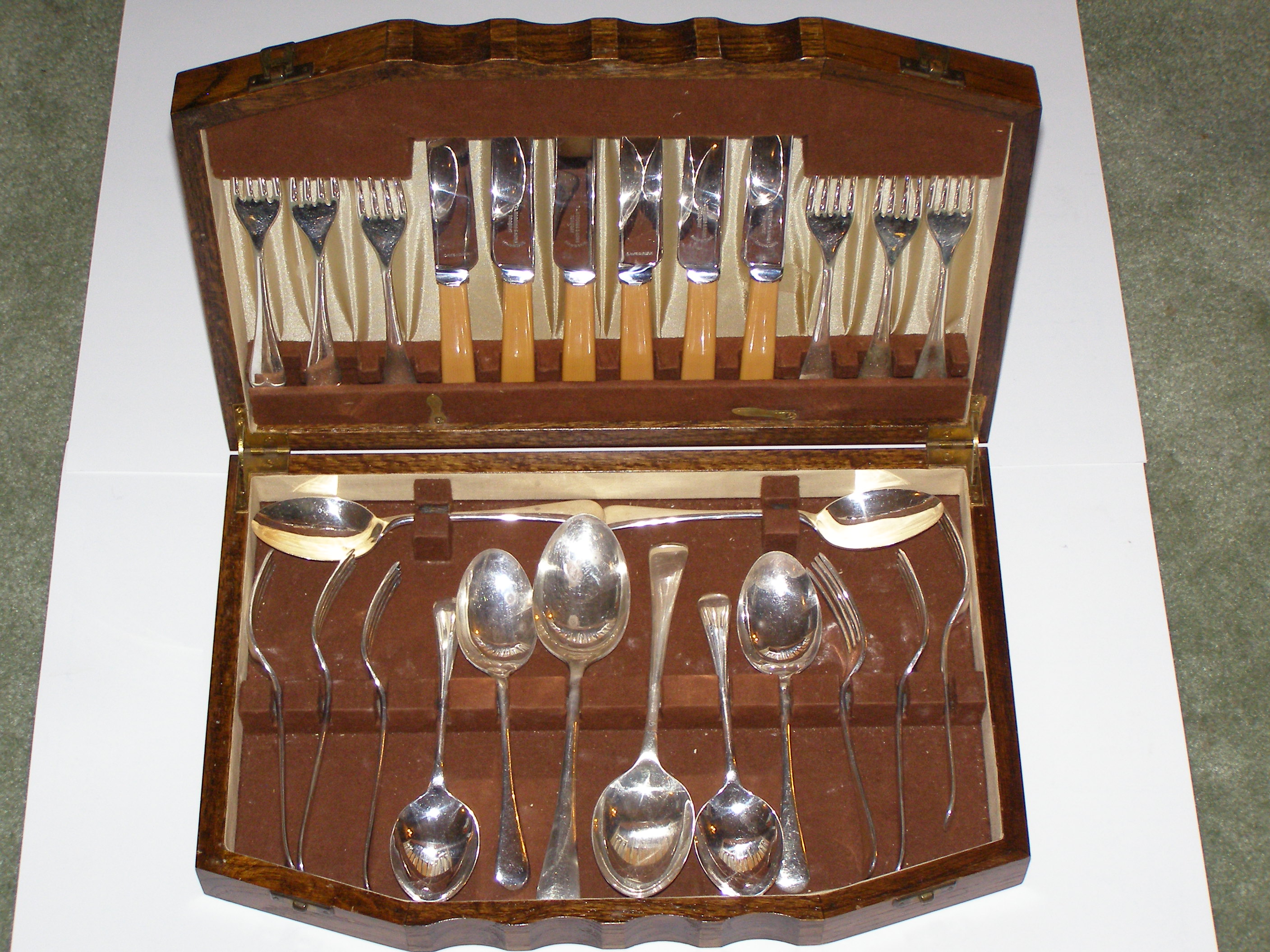 A canteen of EP cutlery and other cutlery