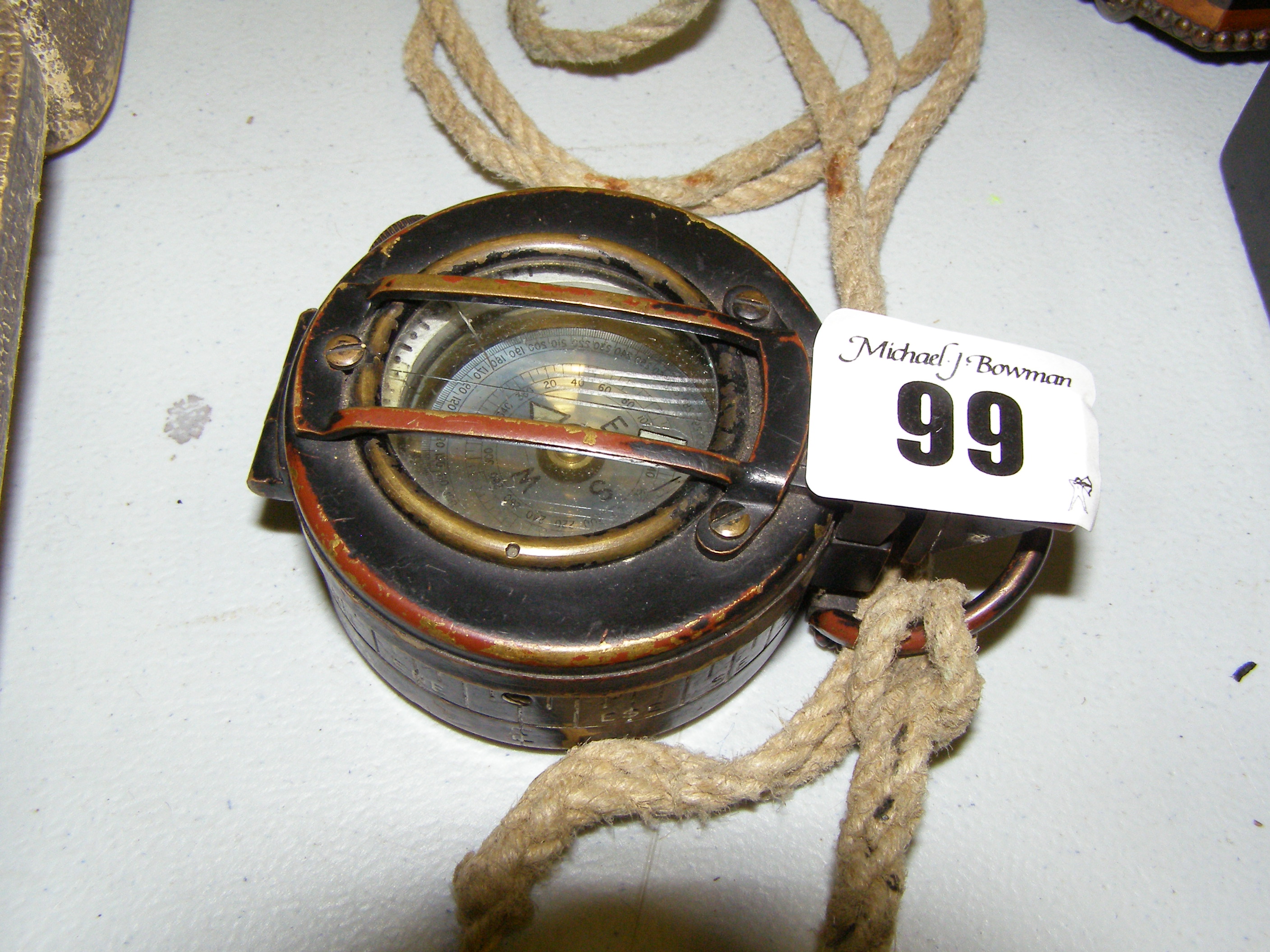 A WWII prismatic field compass ? TG Co Ltd, London No.B40639 ? glass cracked