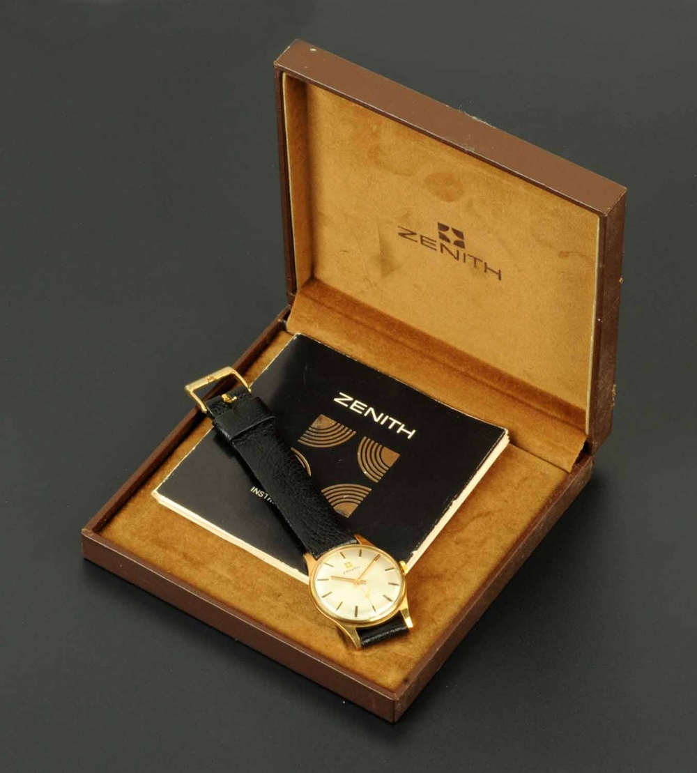 A Zenith gentleman's 9 ct gold cased wristwatch, with champagne face, seconds dial, winding, 33 mm
