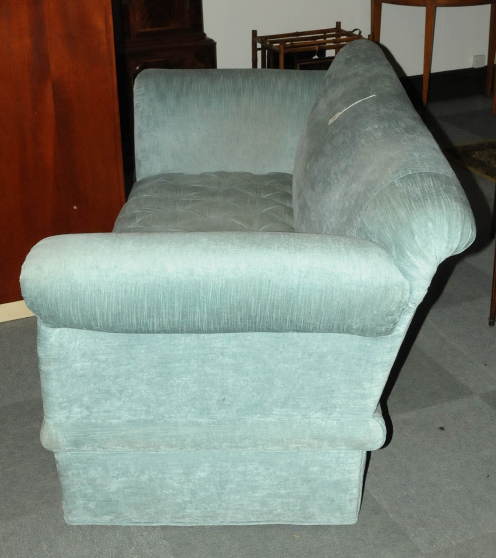 A mid-Victorian settee, with buttoned down seat upholstered in blue velvet type material. - Image 3 of 6