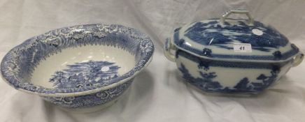 A 19th Century English pottery tureen and cover, transfer decorated in underglaze blue with