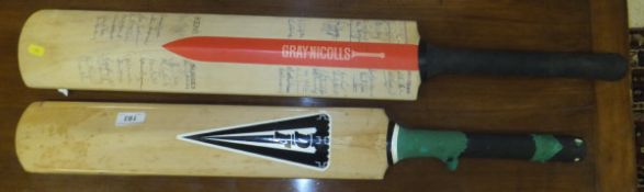 A Duncan Fearnley cricket bat signed by Worcestershire County Cricket Club, a Grey-Nicholls Crusader