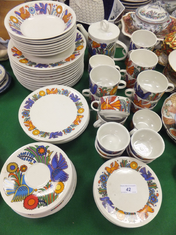 A collection of Villeroy & Boch "Acapulco" pattern dinner and tea wares to include dinner plates,