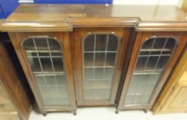 A circa 1900 mahogany breakfront bookcase with leaded glazed doors   CONDITION REPORTS  148 cm