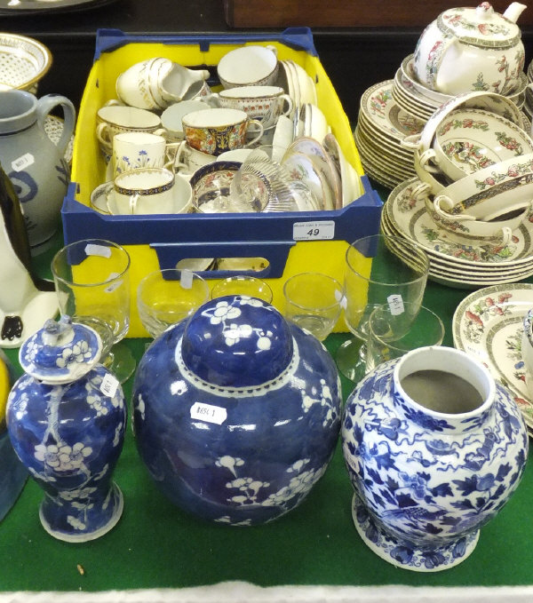 A Chinese blue and white porcelain jar bearing four character marks to base, a small Chinese