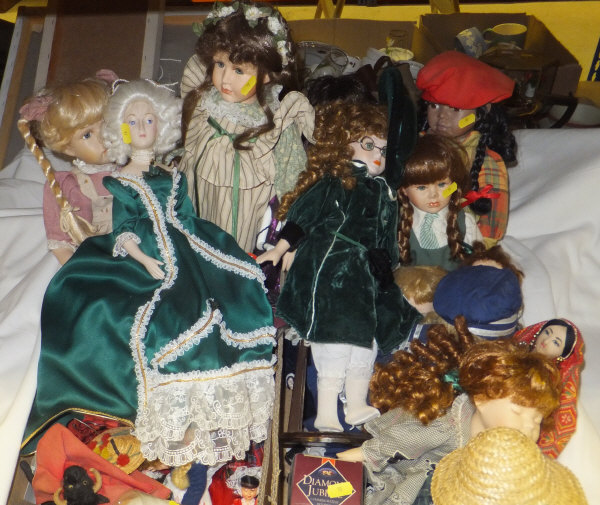 Two boxes containing a large quantity of modern collectors dolls, souvenir dolls, etc.