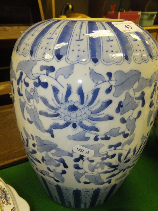 A large Chinese porcelain blue and white vase