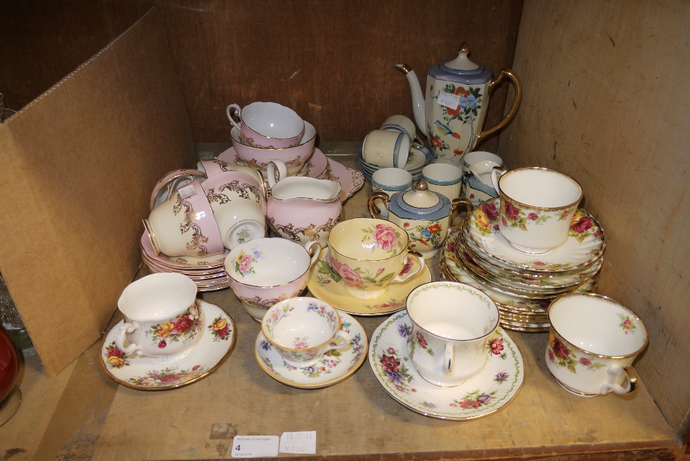 Pink and gilt tea service, Japanese coff - Image 2 of 2