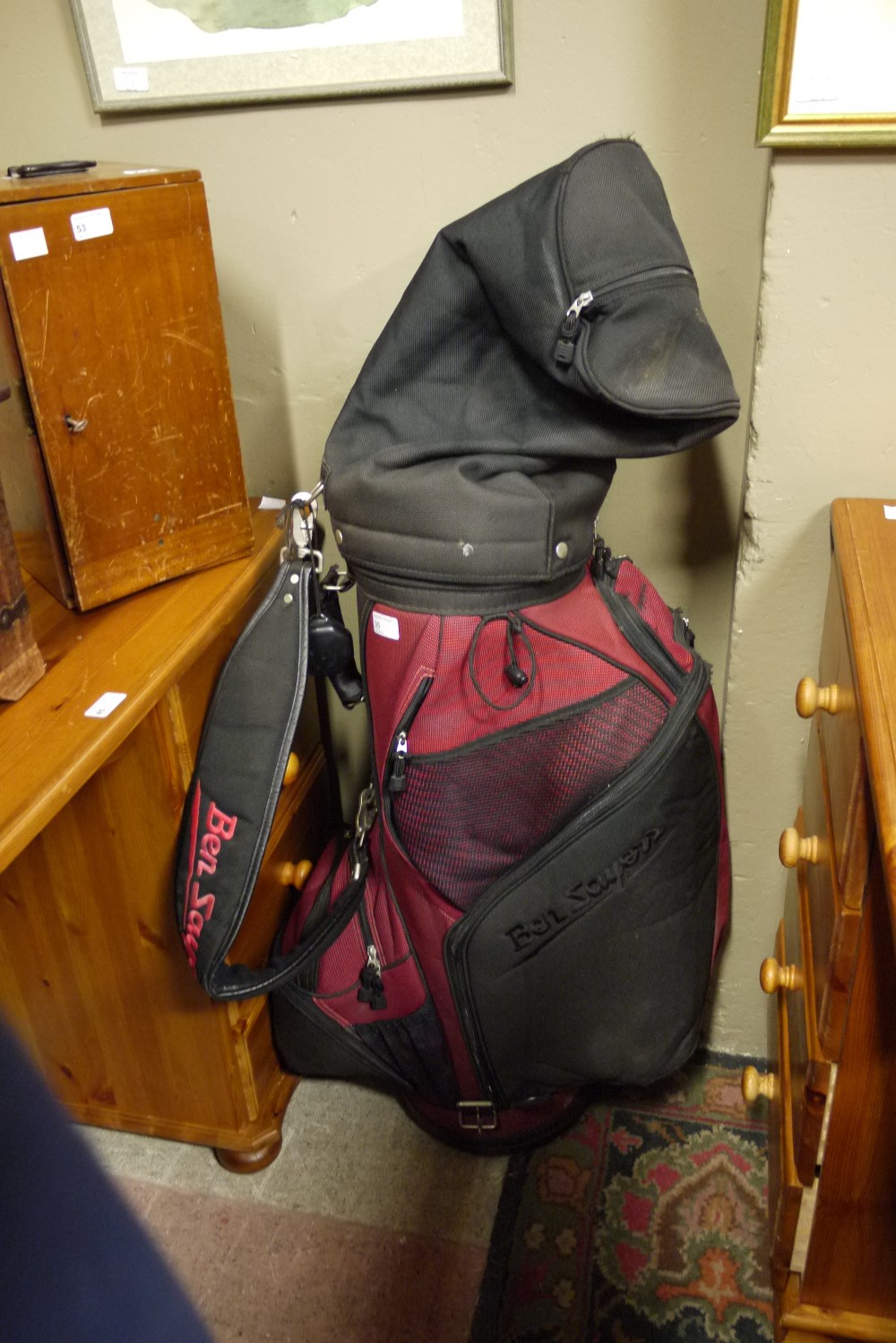 A golf bag - Image 2 of 2