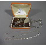 A collection of silver jewellery includi