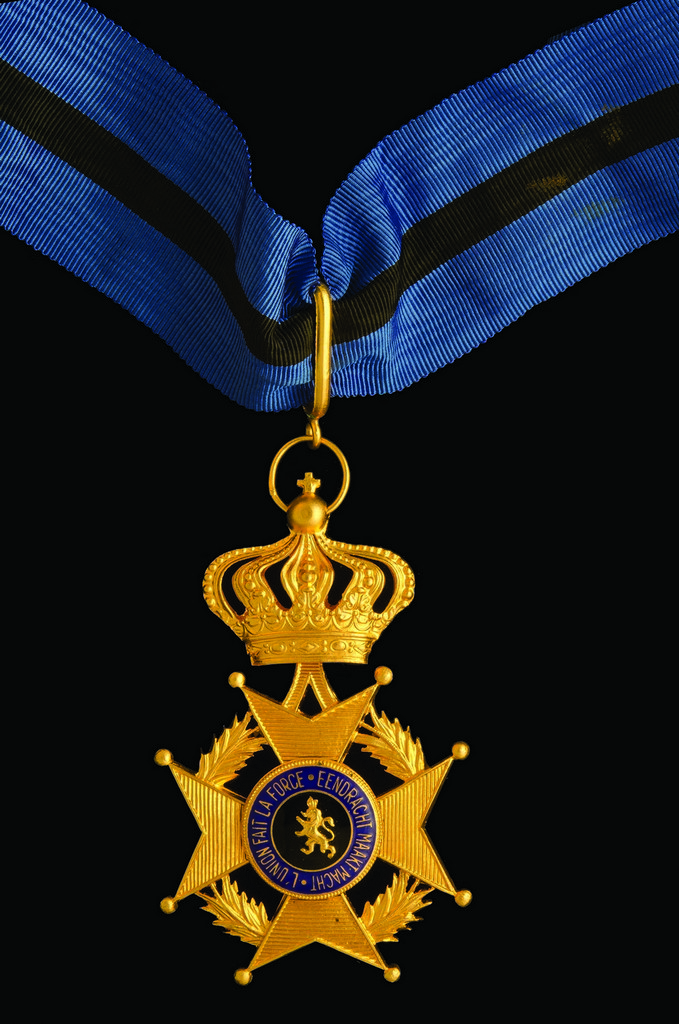 *Belgium, Order of Leopold II, type 3, post 1951, in bronze-gilt, with enamelled centre, width