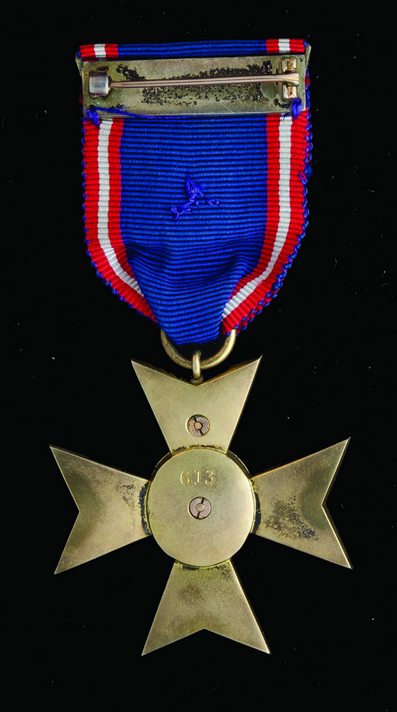 *The Royal Victorian Order, Honorary Fourth class breast badge (M.V.O.), by Collingwood, reverse - Image 2 of 2