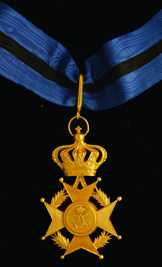 *Belgium, Order of Leopold II, type 3, post 1951, in bronze-gilt, with enamelled centre, width - Image 2 of 2