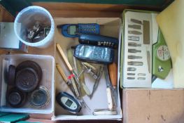 Mixed Box of Collectables: To include Vintage Mobile Phones, Electric Engraving Set, Watches,