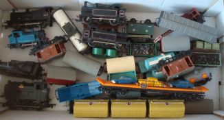 Selection of 00 gauge Trains: To include Triang 47606 Loco x2, 7 Loco, 43775 Loco, 2 other locos