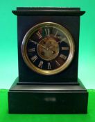 Victorian French Black Slate Mantel Clock: Having a polished slate dial ring with gilt roman