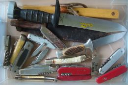 Great Collection of Knives and Pen Knives: To include Swiz pen knives, Tyhoon dagger, Fishing knives