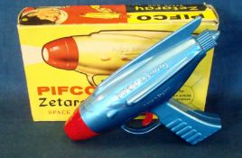 Pifco (UK) Zetaray Space Gun: Battery operated plastic futuristic space gun with clicking action