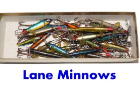 LURES (Qty): Collection of approx. 25 Lane Minnows in assorted colours and sizes most with traces
