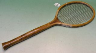 Fine Wooden fan tail tennis racket – with double centre mains stringing (G), concave wedge –