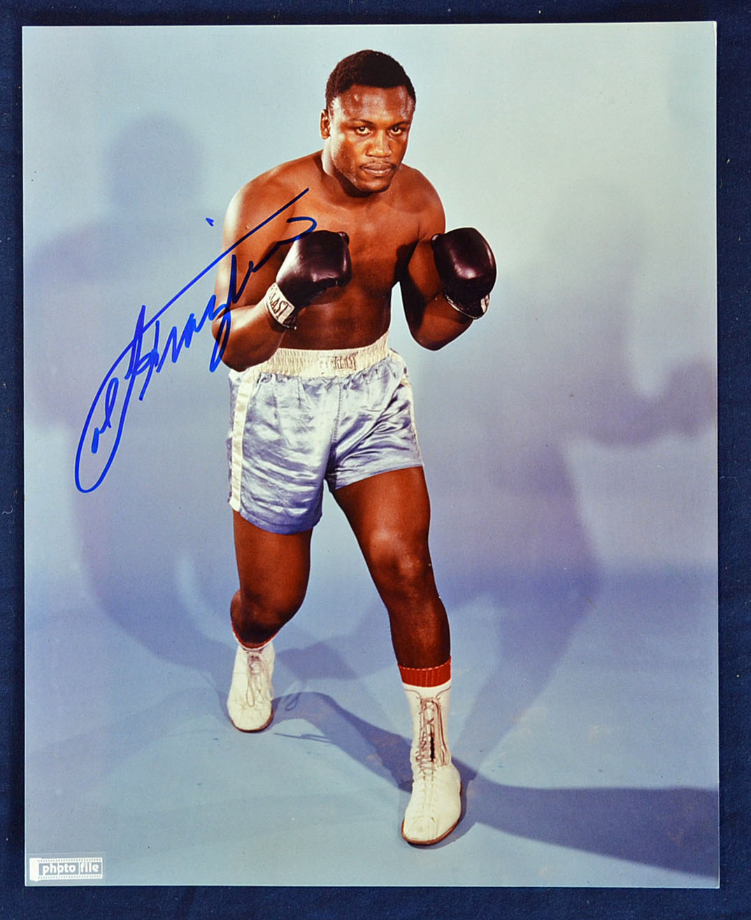 Joe Frazier Signed Boxing Photograph clean and tidy example