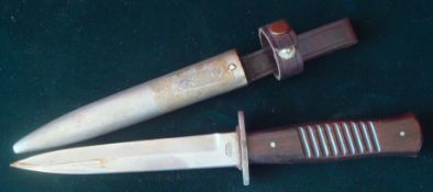 Gottlieb Hammesfahr Solingen Foche German WWII Trench Knife: Wooden Handle with Diamond shaped guard