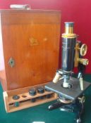 Vintage Watson Service Microscope: In its fitted mahogany case. This vintage microscope is