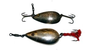 LURES: (2) Pair of glass eye Canadian or Norwich spoons, 2" early example with 5 point (Gregory