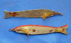 LURES: (2) Pair Milne Patent flat body minnow baits, 3" gold/silver example and a 3.5" black/green/