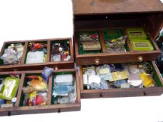 FLY TYING KIT: Portable fly tying kit in a vintage stained wooden carry chest, 17"x13"x10", slide up