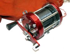 REEL: Abu Sweden Ambassadeur 7000 multiplier reel, red smooth end plates, foot stamp 79201, 99%