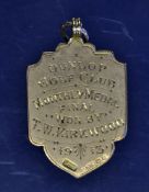 1913 Dunlop Golf Club 9ct gold medal â€“ the obverse embossed with Clubs crest and engraved on the