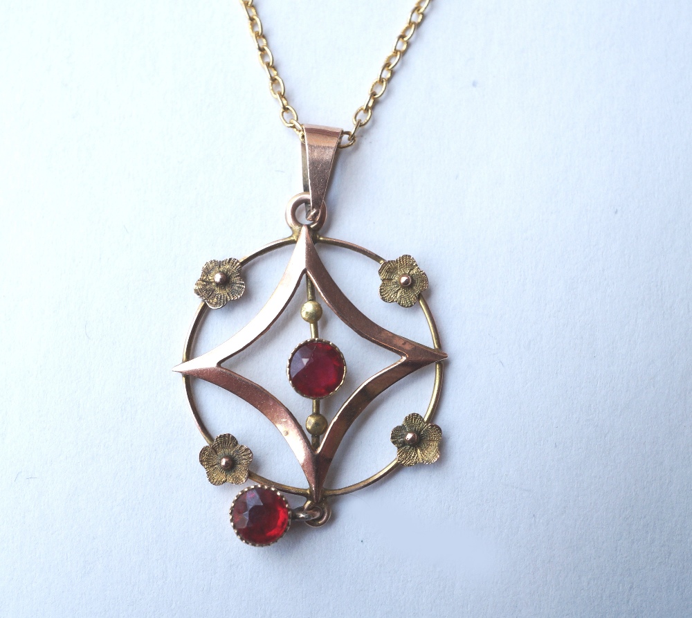 EDWARDIAN GEM SET PENDANT
in unmarked gold, with chain