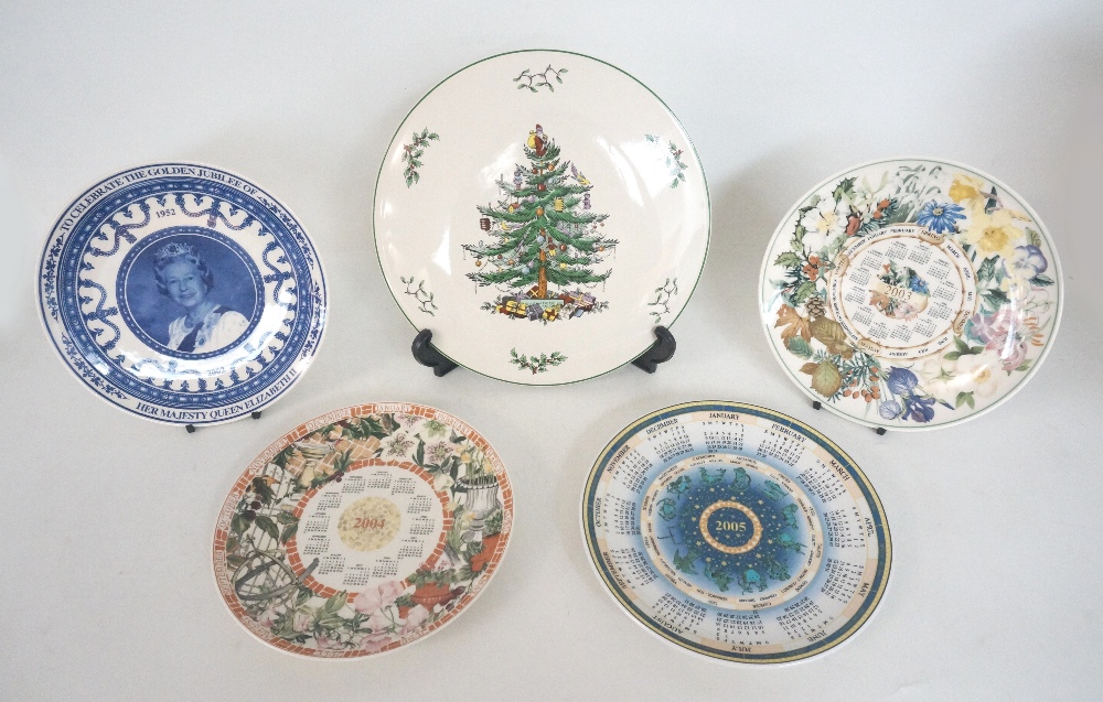 SELECTION OF WEDGWOOD COLLECTORS PLATES
the 2003, 2004 and 2005 calendar plates, the Queens Golden