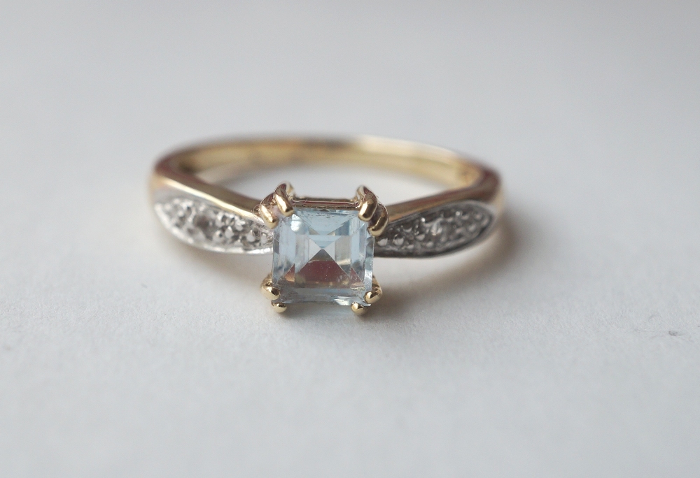 AQUAMARINE AND DIAMOND RING
on nine carat gold shank, ring size N