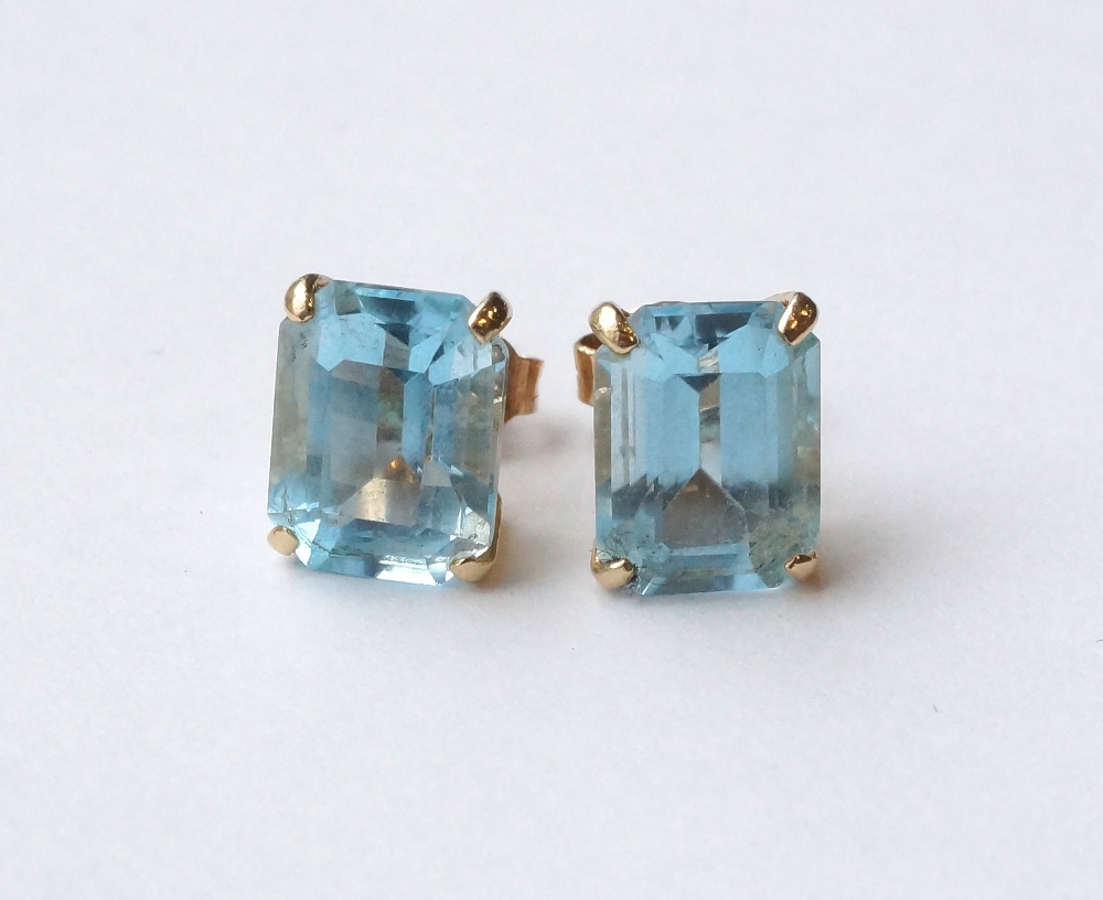 PAIR OF EMERALD CUT AQUAMARINE STUD EARRINGS
in all approximately 4.2cts, in unmarked gold (one