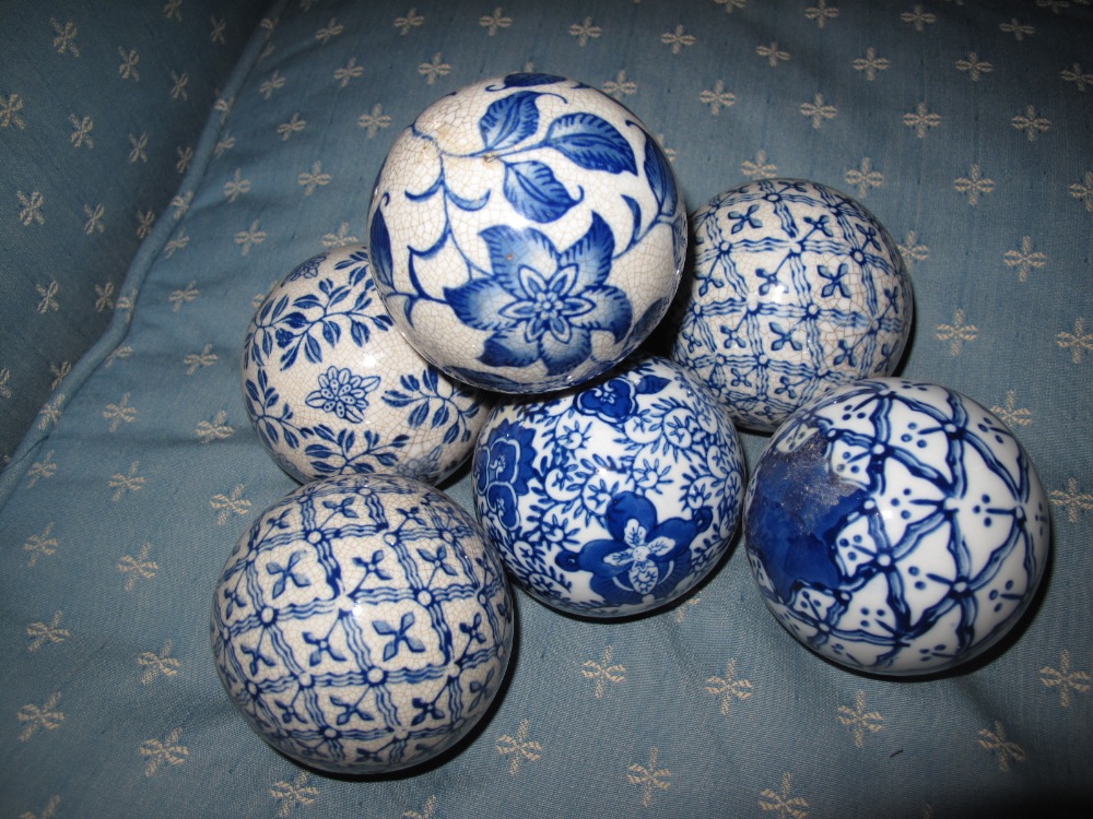 Seven blue and White pottery carpet bowls