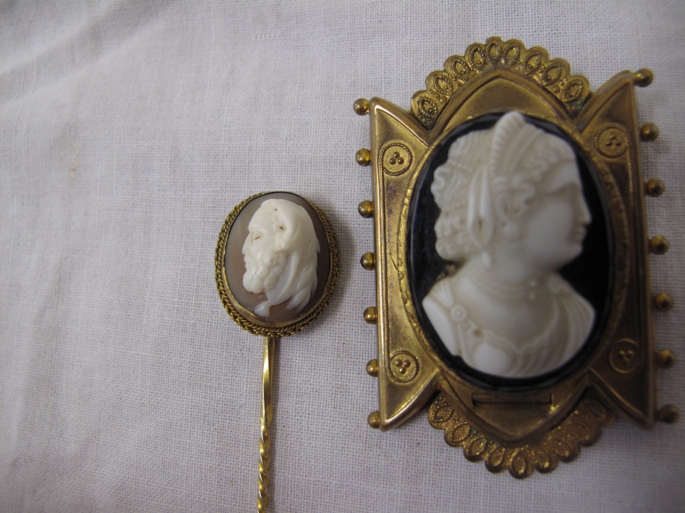 19thC continental well carved cameo stick pin of a bearded man with feathers in his hair, together