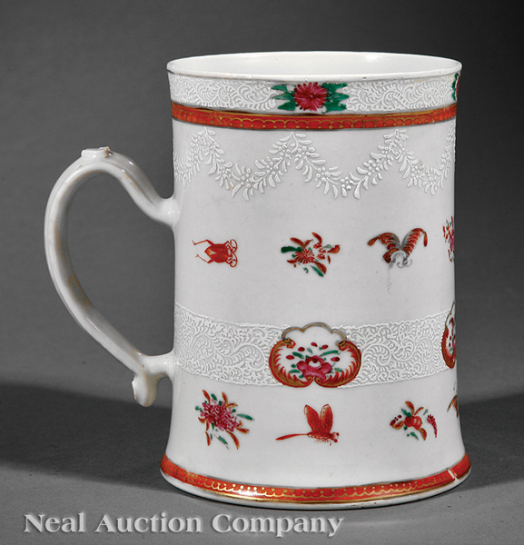 A Chinese Export Polychrome and Slip Decorated Porcelain Tankard, 19th c., slightly waisted