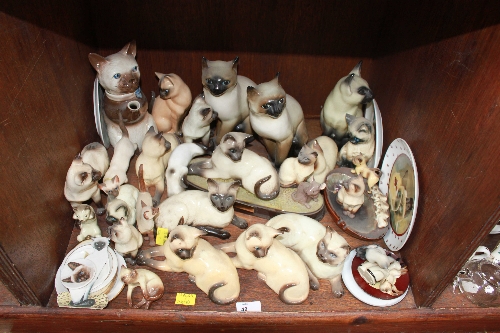 SECTION 48.  A large collection of ceramic and composite Siamese cats including Beswick examples.