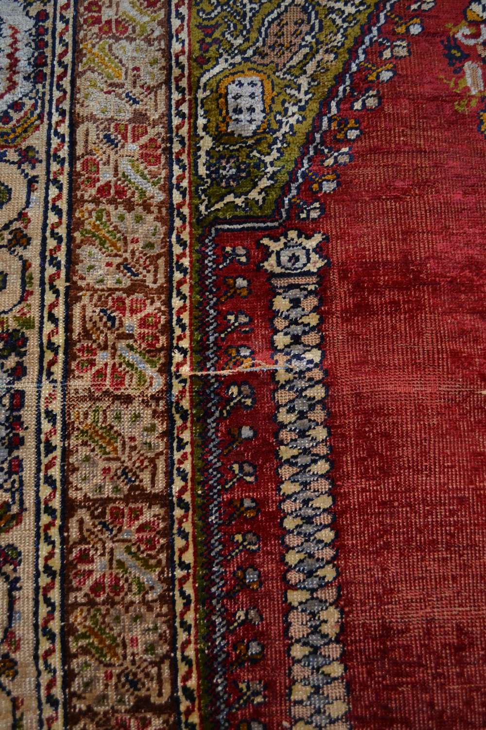Ghiordes silk prayer rug, west Anatolia, early 20th century, 5ft. 2in. x 3ft. 10in. 1.58m. x 1. - Image 4 of 9