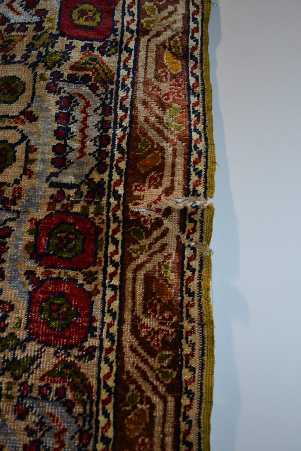 Ghiordes silk prayer rug, west Anatolia, early 20th century, 5ft. 2in. x 3ft. 10in. 1.58m. x 1. - Image 5 of 9