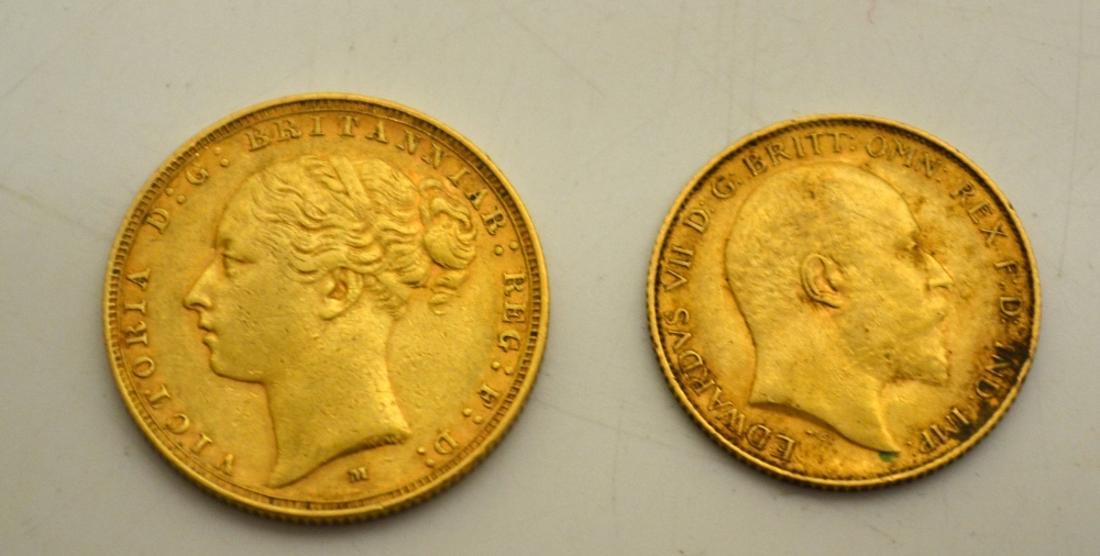 A Victorian gold sovereign 1886 and an Edward VII sovereign 1906. (2)