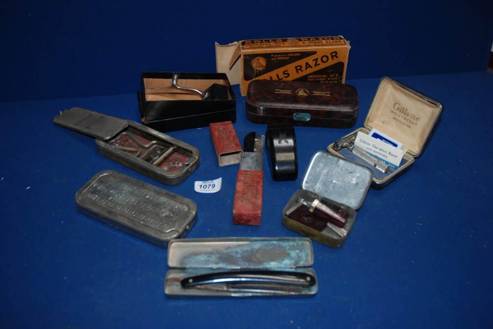 A quantity of miscellaneous Razors and other gentleman's grooming items